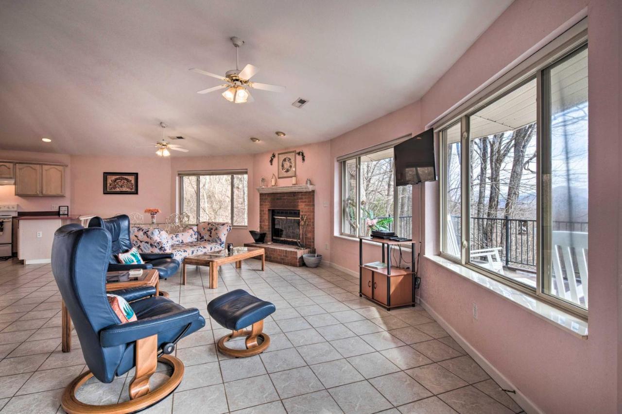Charming Burnsville Apt With Mountain Views And Deck! Exterior photo